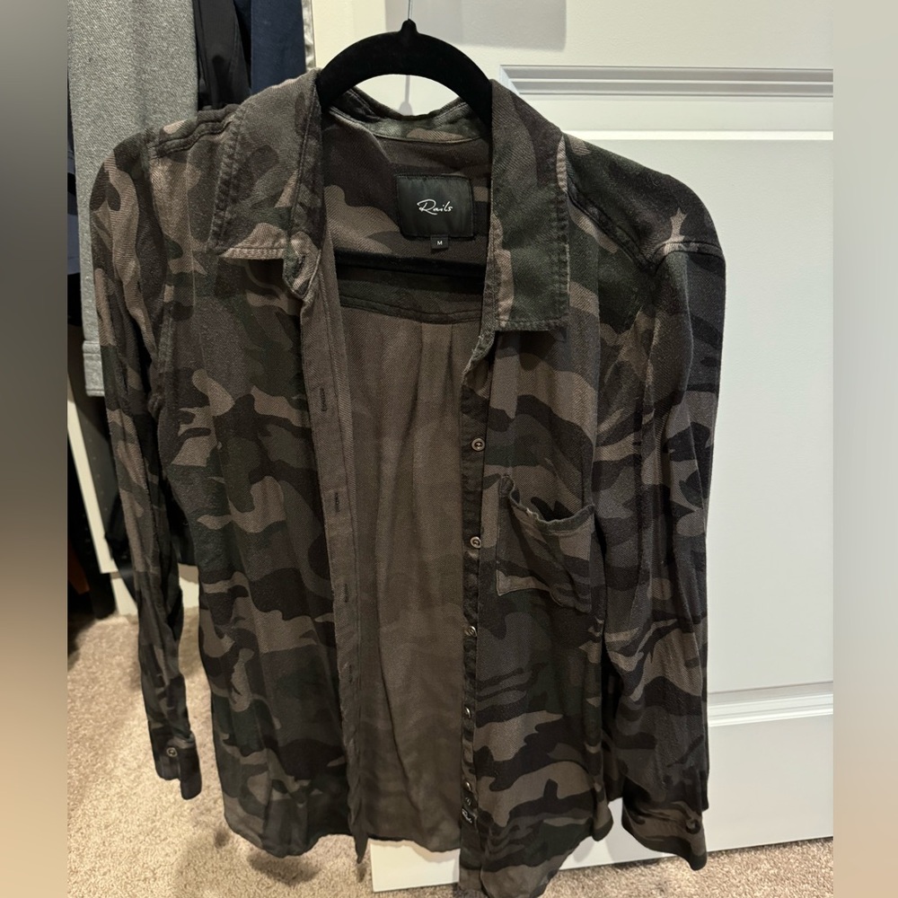 Rails size medium flannel